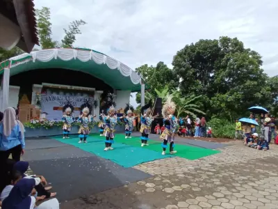 topeng ireng kls 8